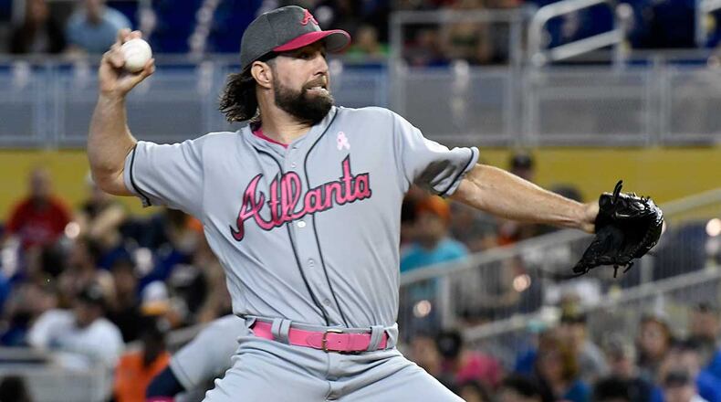 R.A. Dickey was the tough-luck loser in Sunday's game against the Marlins.