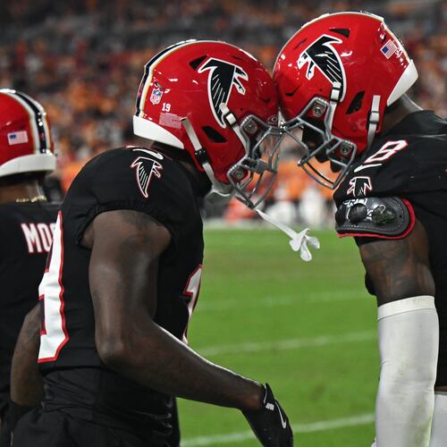Atlanta Falcons tight end Kyle Pitts Sr. (8) celebrates his touchdown against the Tampa Bay Buccaneers during the first half of an NFL football game, Thursday, Dec. 11, 2025, in Tampa, Fla. (AP Photo/Jason Behnken)