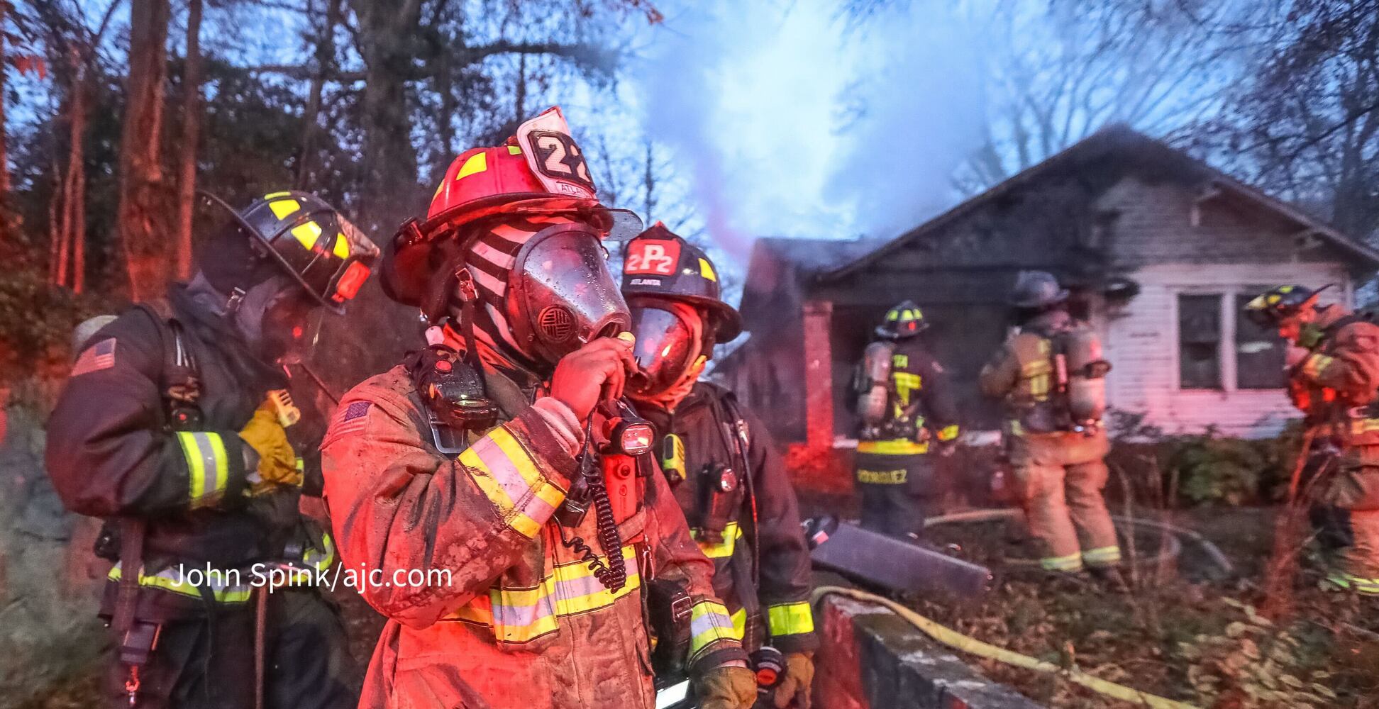 Firefighters battle southwest Atlanta blaze