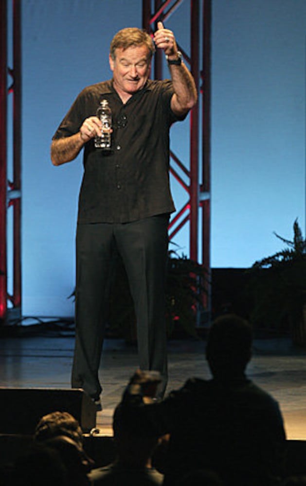 Robin Williams performs at the Fox