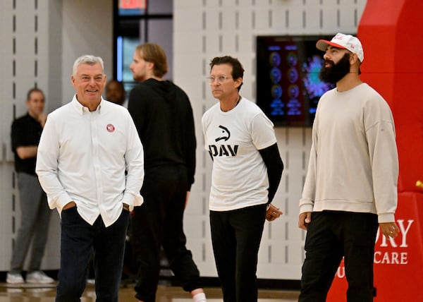 The Hawks brain trust (from left: principal owner Tony Ressler, coach Quin Snyder and general manager Onsi Saleh) confers during 2025 training camp. (Hyosub Shin/AJC)