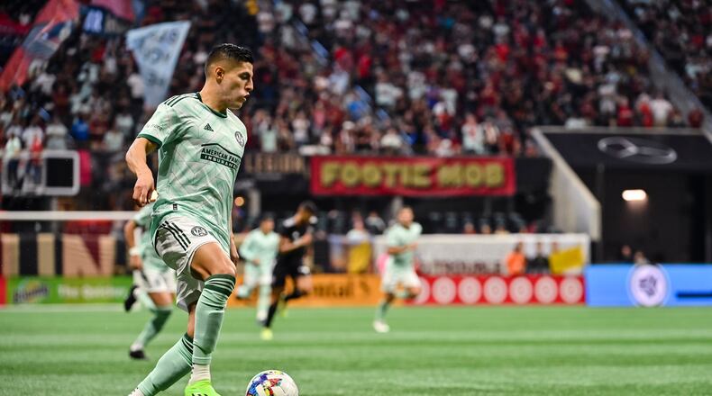 Atlanta United's Ronaldo Cisneros dribbles the ball against D.C. United on Sunday at Mercedes-Benz Stadium. (Photo by Dakota Williams/Atlanta United)