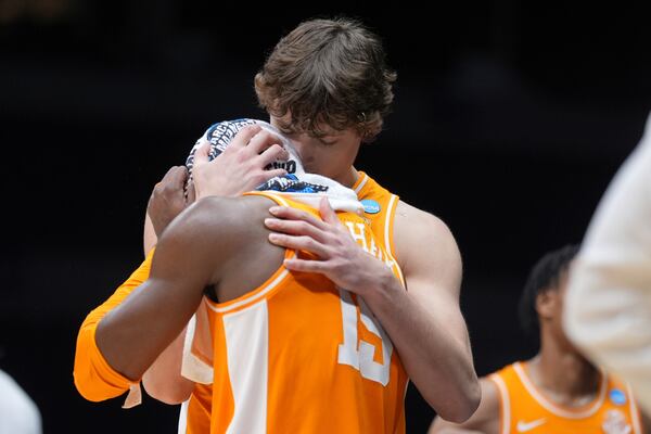 Tennessee's Jahmai Mashack, front, gets a hug from teammate Cade Phillips after losing to Houston in the Elite Eight round of the NCAA college basketball tournament Sunday, March 30, 2025, in Indianapolis. (AP Photo/Michael Conroy)
