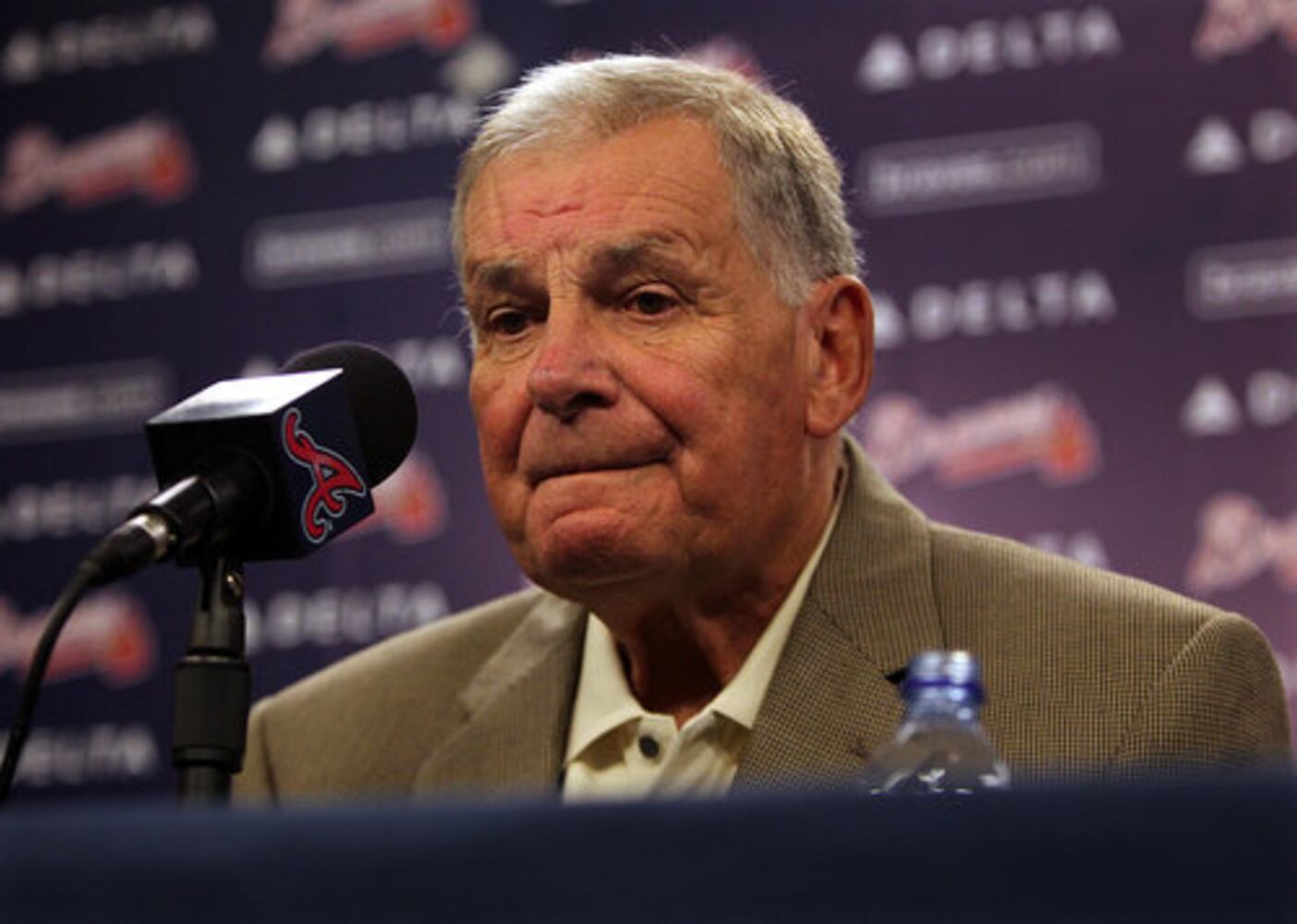 Gonzalez follows Cox as Braves manager