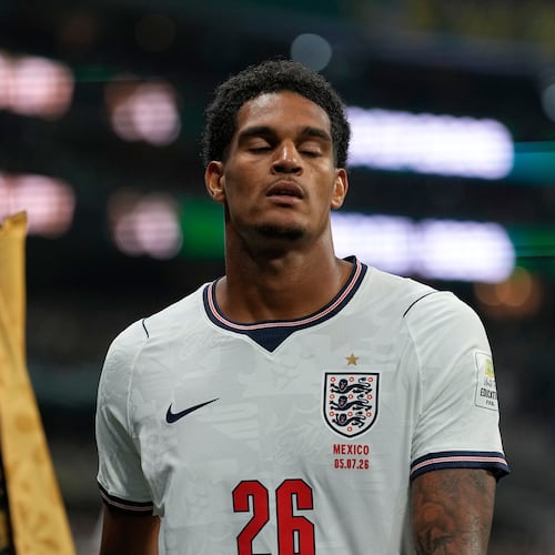 England's Jarell Quansah (26) leaves the field after receiving a red card during the World Cup round of 16 soccer match between Mexico and England in Mexico City, Sunday, July 5, 2026. (AP Photo/Ricardo Mazalan)