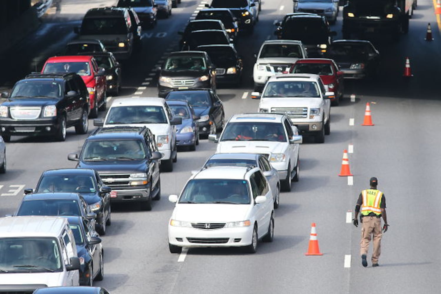 Large paint spill closes I-20 EB in DeKalb