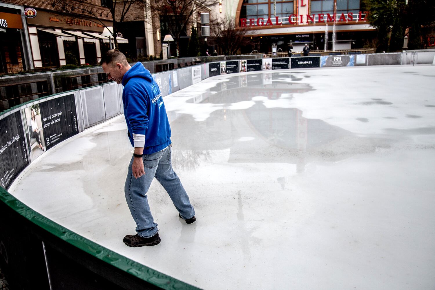 PHOTOS: Warm winter day not so hot for Avalon ice skating