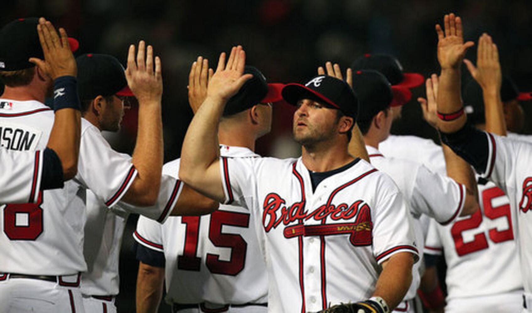 Braves snap 8-game losing streak