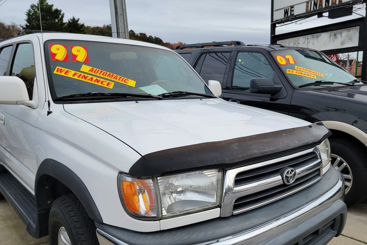 Older model used vehicles for sale at an independent dealership in Chattanooga, Tennessee, on Nov. 11, 2023. Photo courtesy of Chris Hardesty.