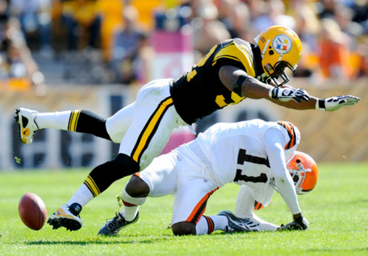 Violent NFL hits