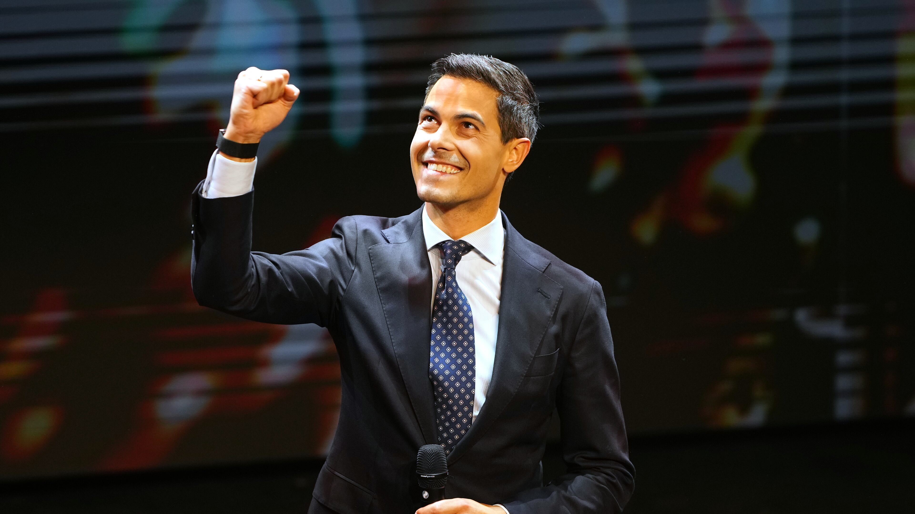 Rob Jetten, leader of the center-left D66 party, speaks on stage during exit poll results an election venue during a general election in Leiden, Netherlands, Wednesday, Oct. 29, 2025. (AP Photo/Peter Dejong)