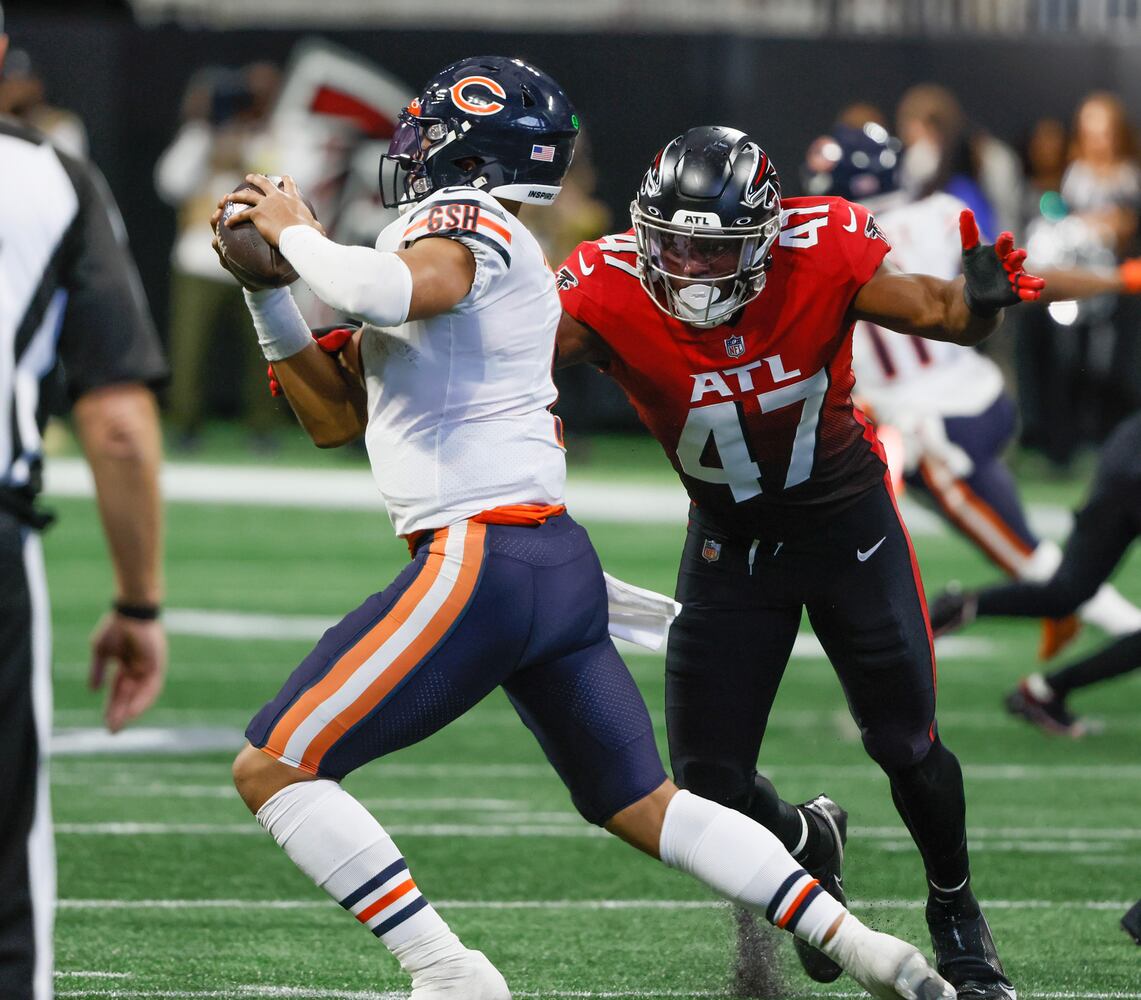 Falcons defender Arnold Ebiketie attempts to sack Bears quarterback Justin Fields during the third quarter Sunday.  The Falcons won 27-24. (Bob Andres / for The Atlanta Journal-Constitution)