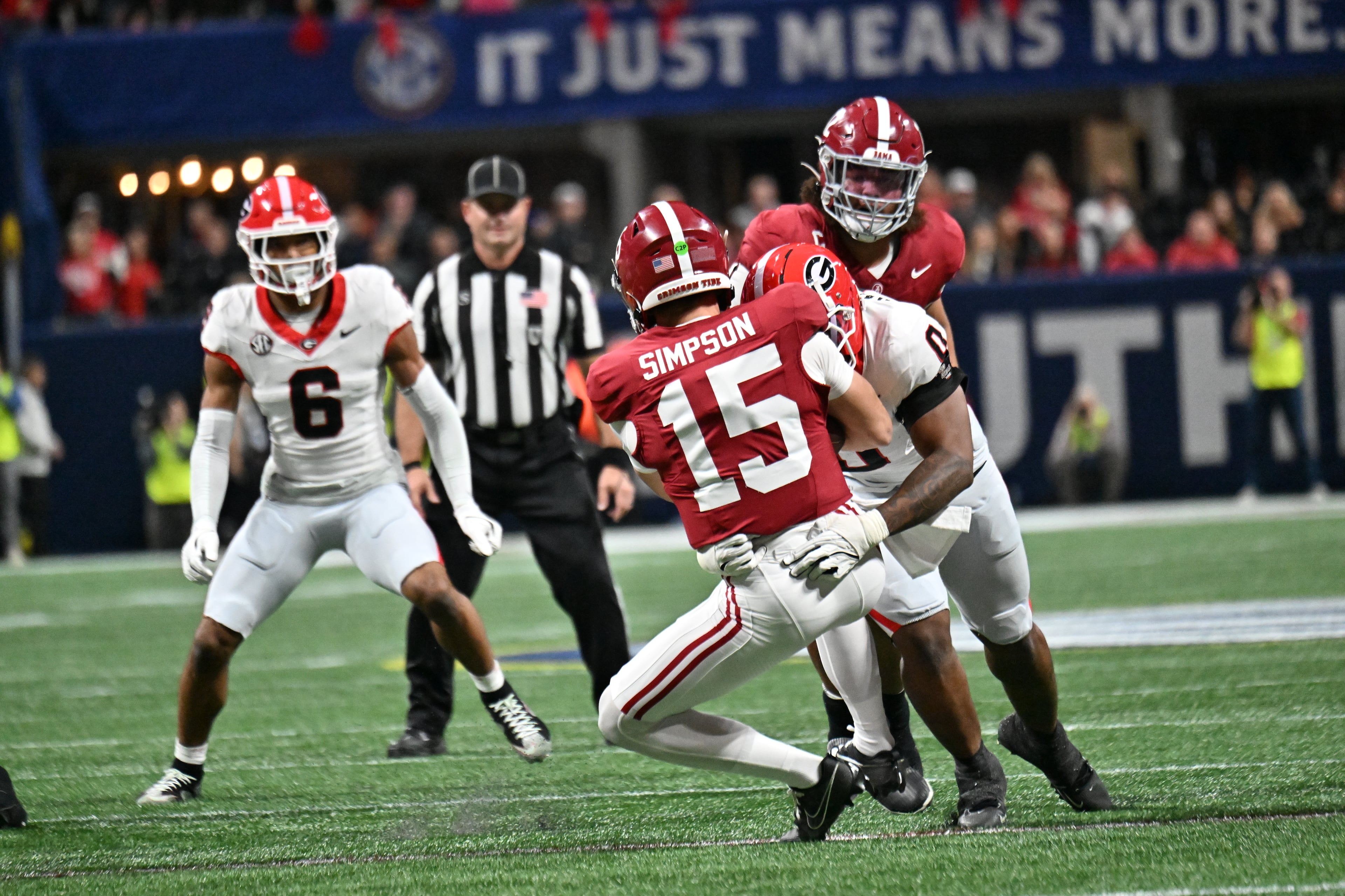 during the SEC Championship Game at Mercedes-Benz Stadium, Saturday, Dec. 6, 2025, in Atlanta. (Hyosub Shin / AJC)