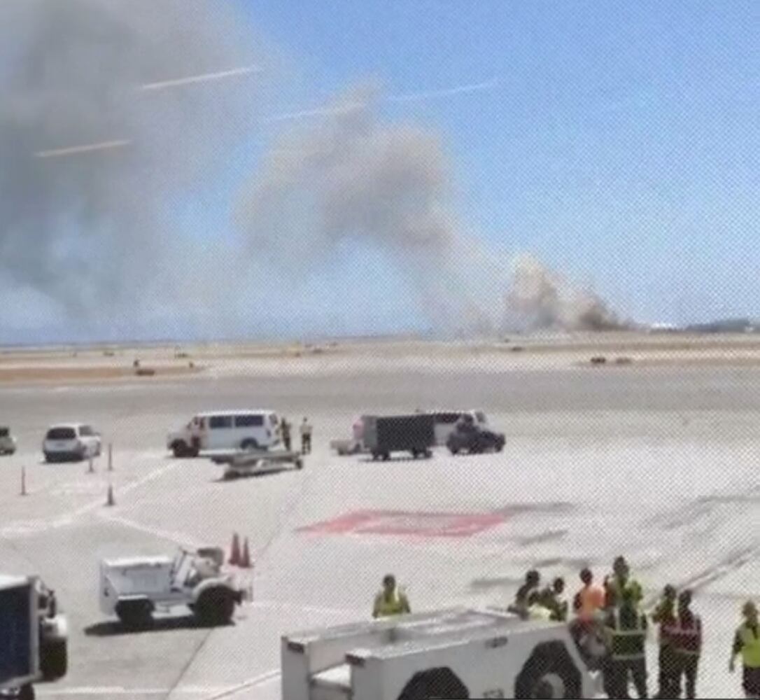 Boeing 777 crashes at San Francisco International