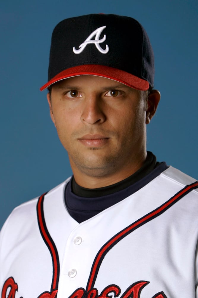 Atlanta tattoo artist inks baseball players, including Braves