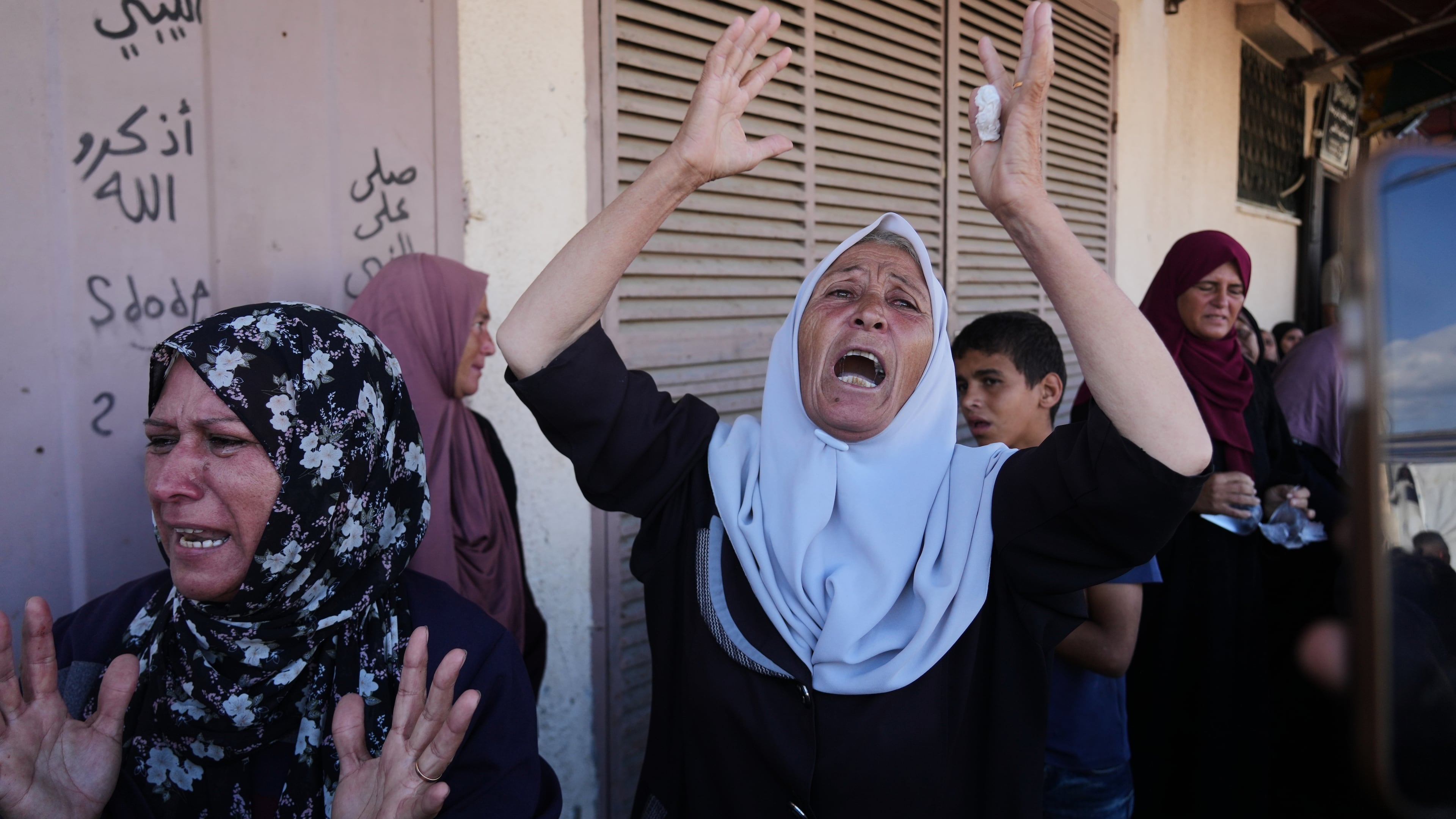 Palestinians mourn during the funeral of their relatives who were killed in an Israeli airstrike on Deir al-Balah, central Gaza Strip, Wednesday, Oct. 1, 2025. (AP Photo/Abdel Kareem Hana)