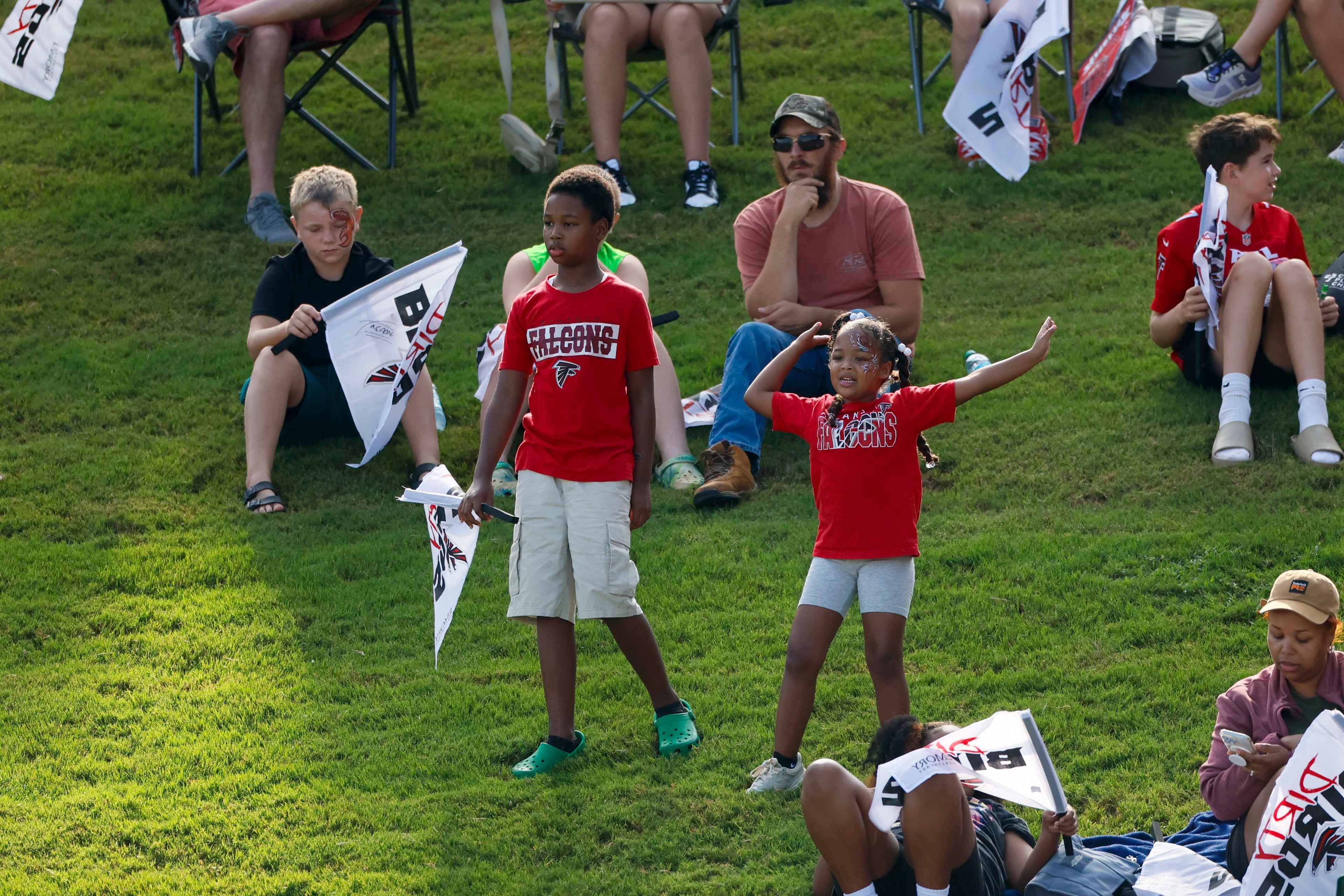 Young kids cheer as they watch the Atlanta Falcons during the first practice of training camp on Thursday, July 24, 2025, in Flowery Branch. (Miguel Martinez/ AJC)