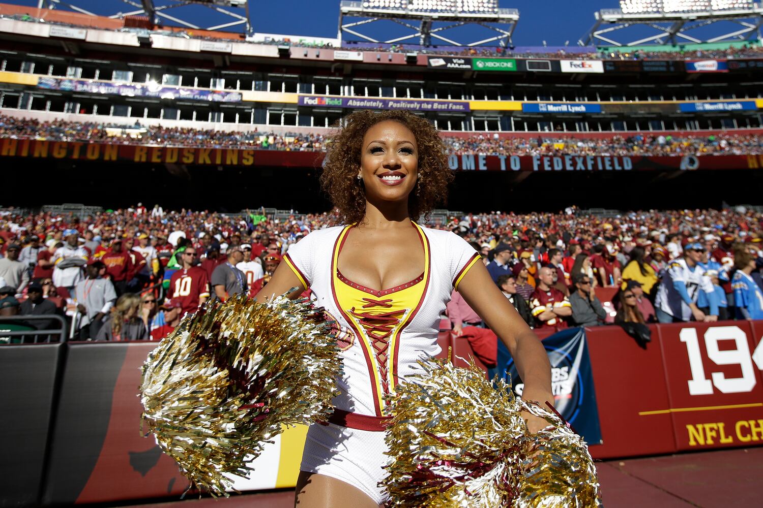NFL cheerleaders and fans, Week 9