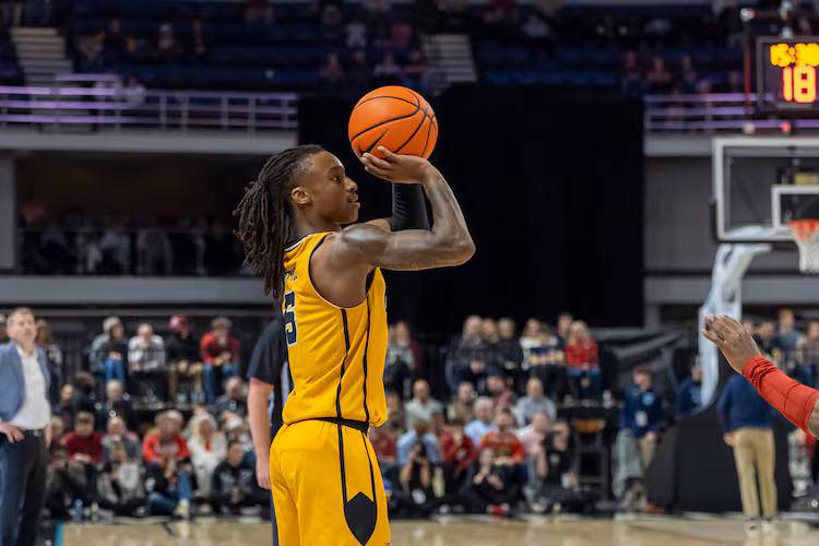 Kennesaw State guard Simeon Cottle — pictured shooting against Alabama on Sunday, Dec. 21, 2025 — scored a game-high 28 points to lead the Owls past Jacksonville State on Saturday, Jan. 10, 2026. (Vasha Hunt/AP)