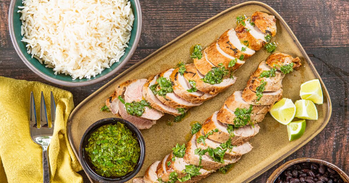 Dieses pikante Mojo-Schweinefleisch bringt eine erfrischende Zitrusnote in ...