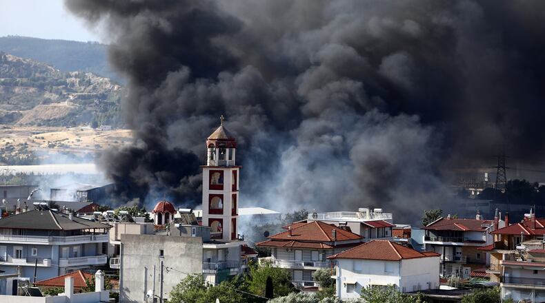 Thick smoke rises above Filothei settlement during a wildfire on the outskirts of the northern city of Thessaloniki, Greece, Sunday, July 5, 2026. (AP Photo/Giannis Papanikos)