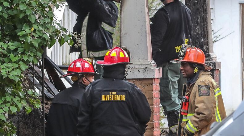December 4, 2020 Atlanta: Investigators are working to determine the circumstances surrounding a man’s death after he was found unresponsive Friday morning, Dec. 4, 2020 inside a burning northwest Atlanta home. Atlanta fire spokesman Sgt. Cortez Stafford said it is not known if the man died as a result of the fire, or if he was already incapacitated when the blaze broke out about 8:15 a.m. at a boarded-up home on the corner of Cairo Street and North Avenue. An unidentified 911 caller told dispatchers there was a person inside, Stafford told The Atlanta Journal-Constitution from the scene. Within three minutes of the call, crews from Station 16 on nearby Joseph E. Boone Boulevard arrived at the home. “When they turned the corner here, they did in fact see heavy flames and smoke already starting to travel pretty quickly throughout the house, so they knew they had to move quickly, especially with the possibility of someone being inside,” Stafford said. Firefighters had to remove boards from the windows and put out fire on the porch before they could begin rescue efforts, he said. “As soon as they stepped across the threshold, they did find in fact a male victim that was already down on the ground, and unfortunately that male is deceased at this time,” he said. The crews attempted CPR on the man, but he was unable to be revived. He has not been identified. While the incident remains under investigation, Stafford said it is not uncommon for people seeking shelter in vacant homes to accidently set the structure on fire. A similar fire Monday on Griffin Street was believed to have been started by someone squatting in a vacant home. “It appears to be a similar situation that we are facing here today with someone seeking to get out of the elements,” Stafford said. (John Spink / John.Spink@ajc.com)
