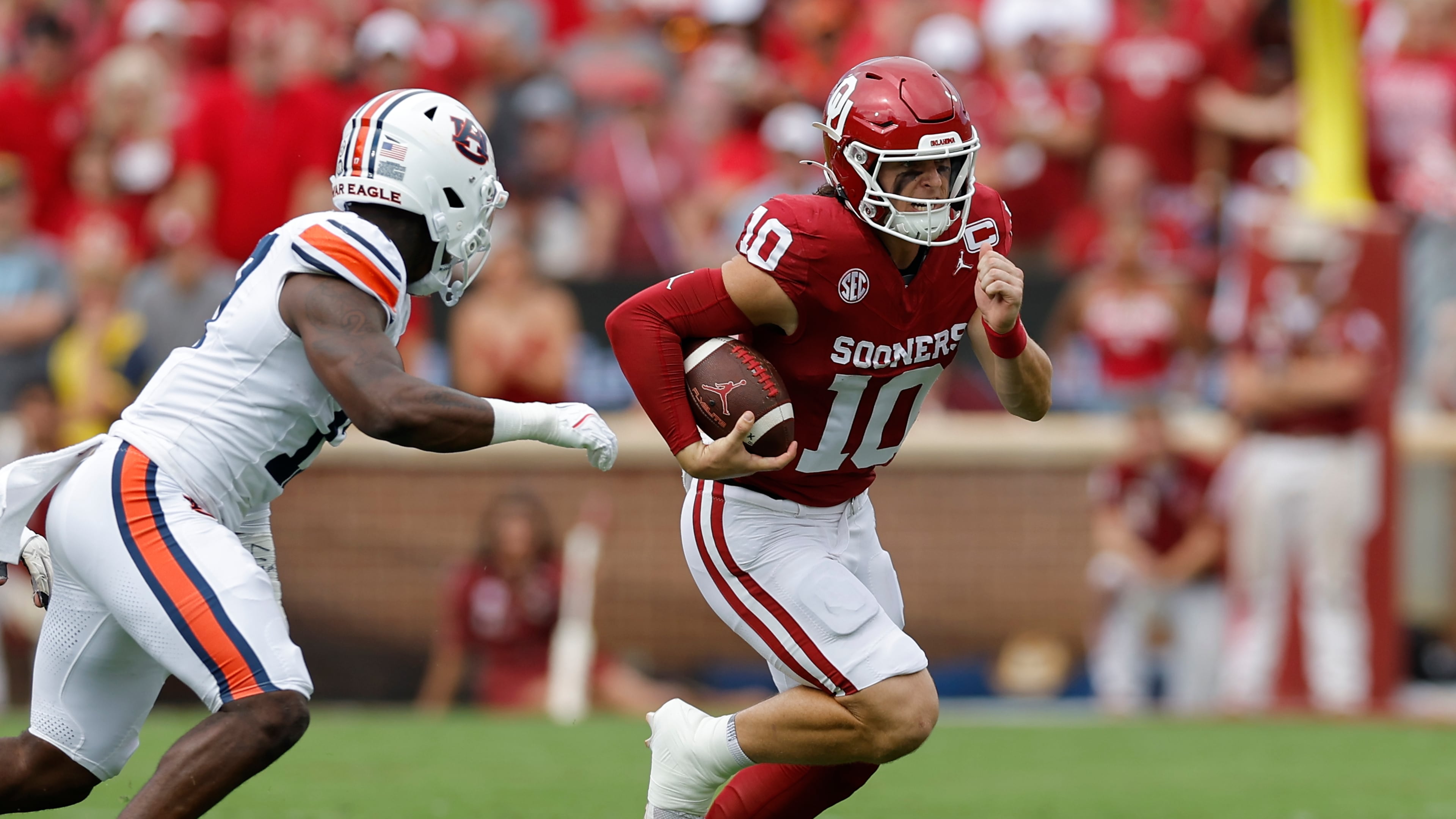 Oklahoma quarterback John Mateer (10) runs the ball for a first down against Auburn during the first half of an NCAA college football game Saturday, Sept. 20, 2025, in Norman, Okla. (AP Photo/Alonzo Adams)