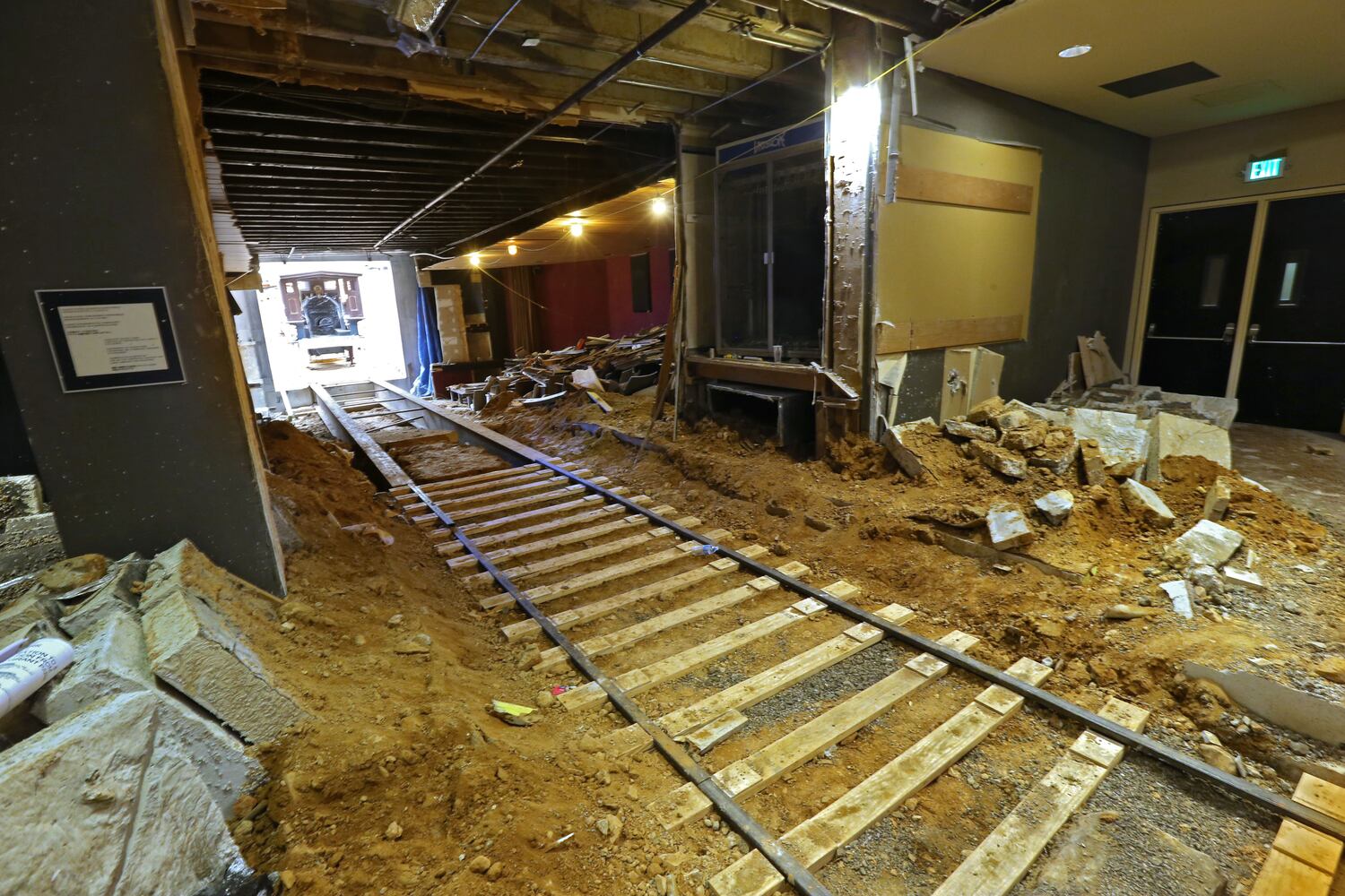 Cyclorama moves Texas train