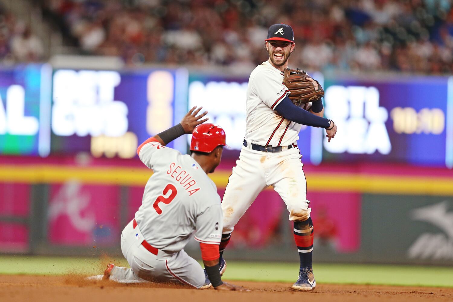 Photos: Braves open home series with the Phillies