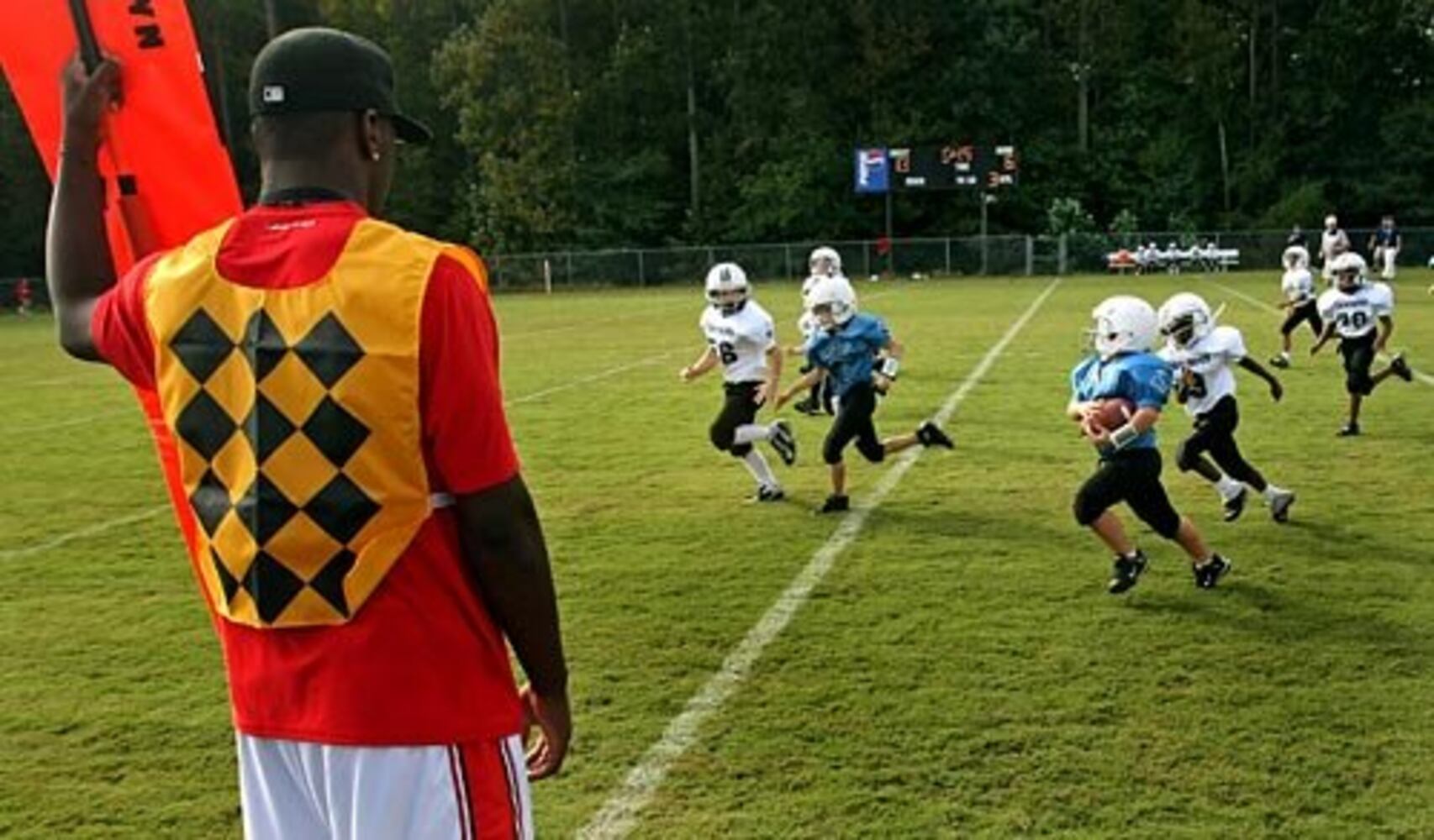 Newnan's Ogletree Brothers work with kids