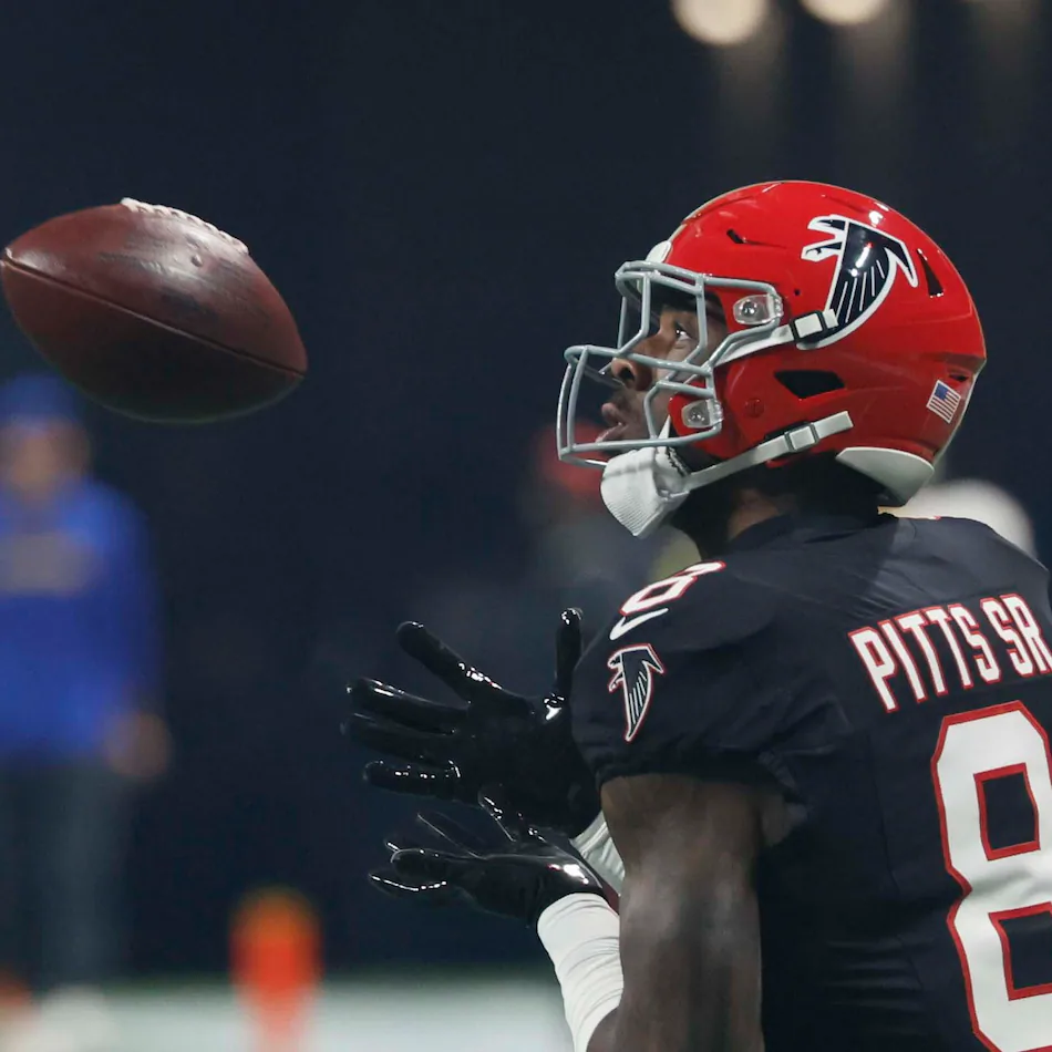 Atlanta Falcons tight end Kyle Pitts Sr. catches the ball during warm-ups before the game against the Los Angeles Rams at Mercedes-Benz Stadium in Atlanta on Monday, Dec. 29, 2025. (Miguel Martinez/AJC)