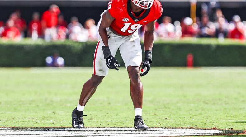 Georgia outside linebacker Adam Anderson (19) gets set to rush the pass during the Bulldogs’ game against Arkansas on Dooley Field at Sanford Stadium in Athens on Saturday, Oct. 2, 2021. (Photo by Tony Walsh/UGA Athletics)
