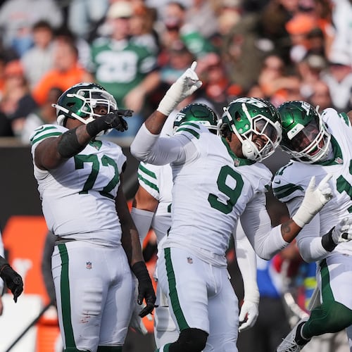 New York Jets defensive end Will McDonald IV (9) celebrates with teammates after sacking Cincinnati Bengals quarterback Joe Flacco during the second half of an NFL football game, Sunday, Oct. 26, 2025, in Cincinnati. (AP Photo/Joshua A. Bickel)
