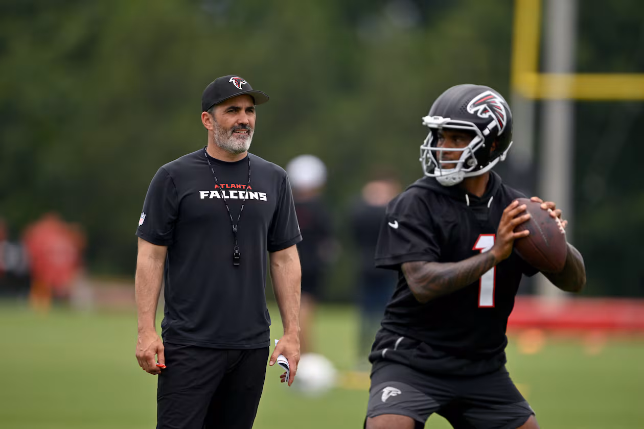 Atlanta Falcons coach Kevin Stefanski watches as Atlanta Falcons quarterback Tua Tagovailoa runs a drill during an OTA workout at Atlanta Falcons Training Facility on Wednesday, May 27, 2026, in Flowery Branch. (Hyosub Shin/AJC)