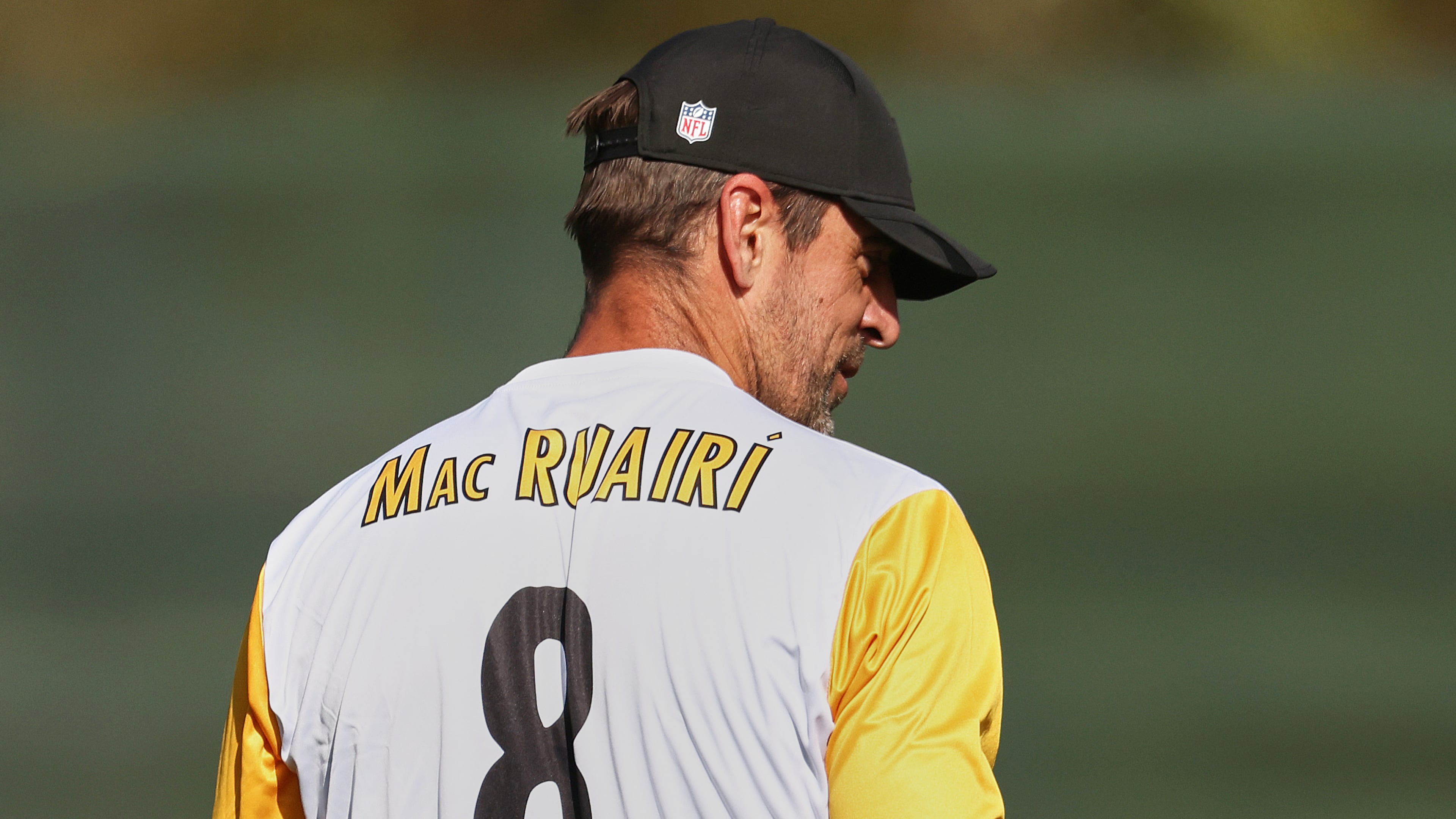 Pittsburgh Steelers quarterback Aaron Rodgers, with his name written in Irish on his shirt, walks onto the field during NFL football practice, Friday, Sept. 26, 2025, ahead of their game against Minnesota Vikings in Dublin. (AP Photo/Peter Morrison)