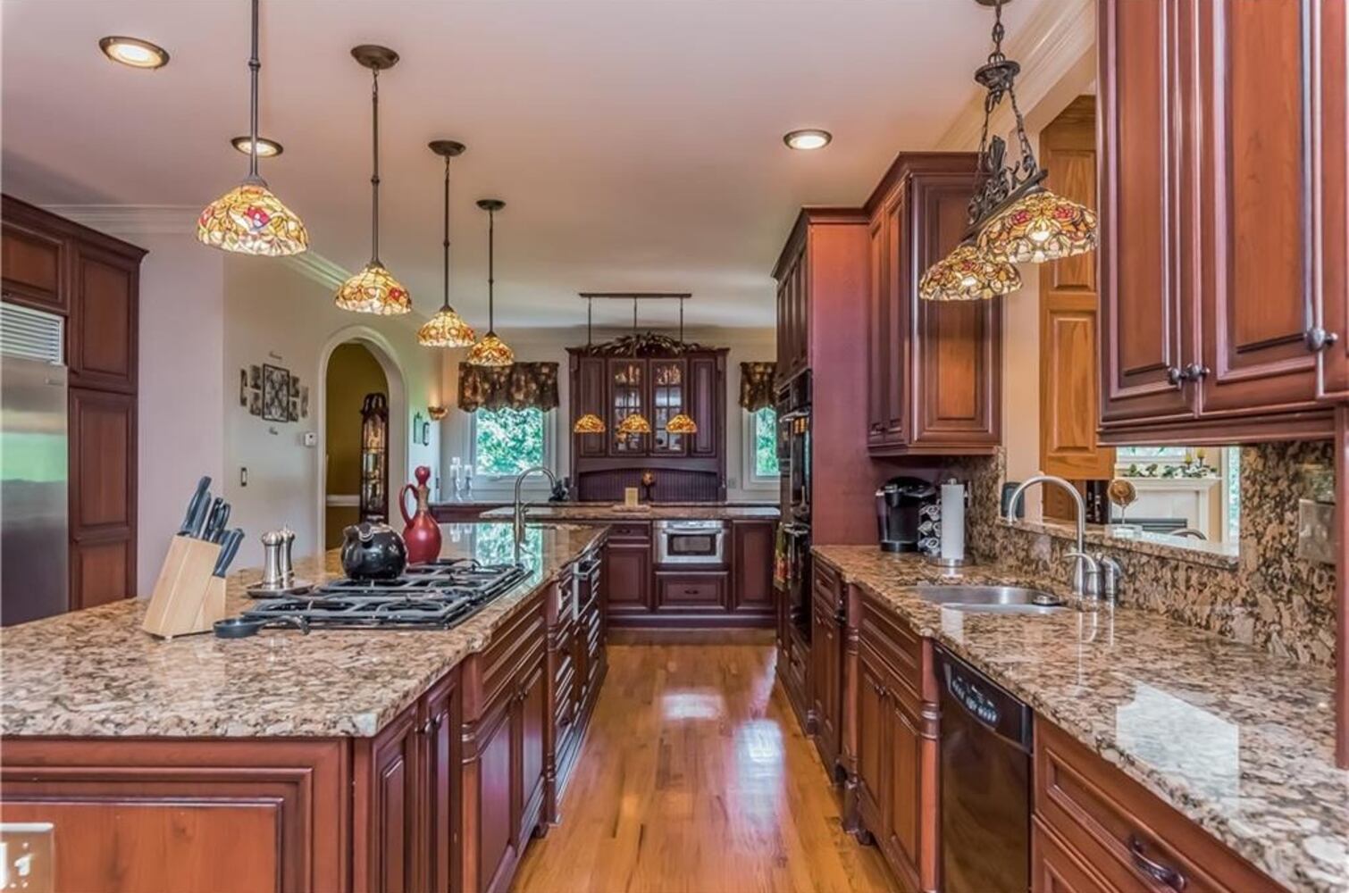 370 Arroyo Dr, Roswell, GA 30075