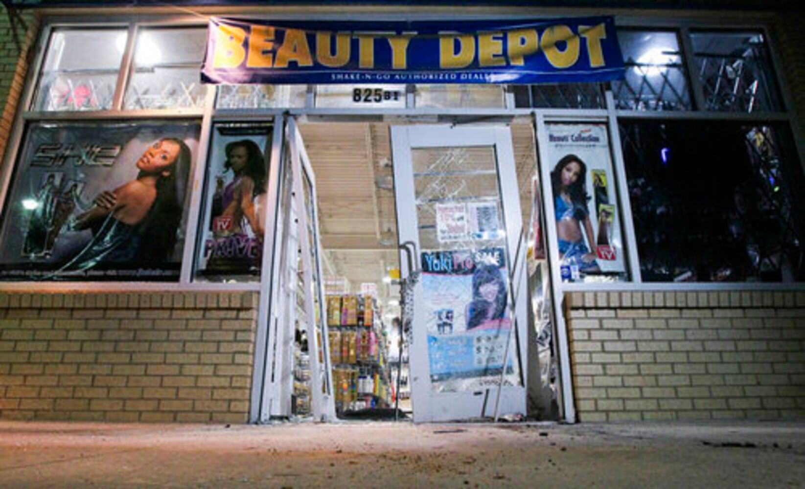 Thieves hit beauty supply store