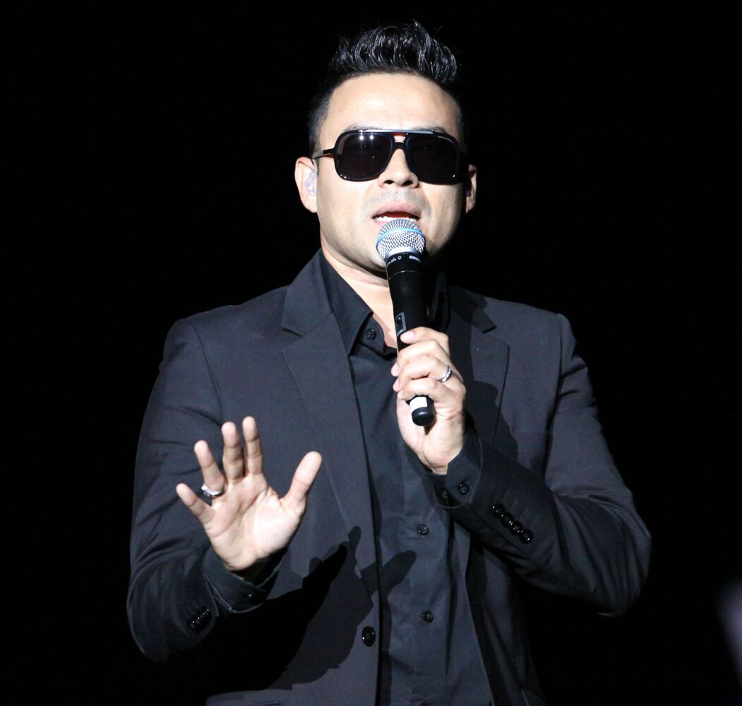 Frankie J warmed up the crowd before Iglesias and Lopez took the stage.