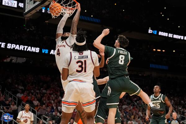 Auburn forward Johni Broome (4) dunks against Michigan State during the second half in the Elite Eight of the NCAA college basketball tournament, Sunday, March 30, 2025, in Atlanta. (AP Photo/Brynn Anderson)