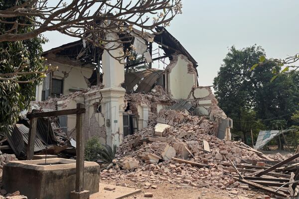 A building is damaged after earthquake Friday, March 28, 2025, in Naypyitaw, Myanmar. (AP Photo/Aung Shine Oo)