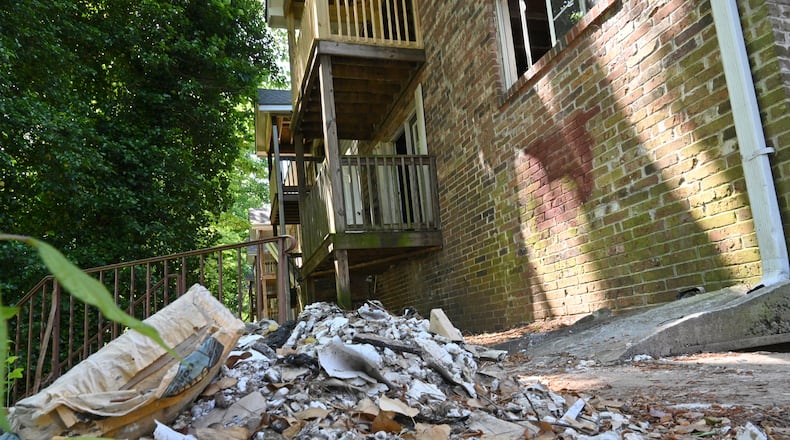 May 10, 2022 Atlanta - Exterior of the building #15 at Pavilion Place Apartments in Atlanta on Tuesday, May 10, 2022. Code enforcement officials stuck notices on building 15 that it is unfit for habitation. A 2021 fire had burned out several units but tenants remained. (Hyosub Shin / Hyosub.Shin@ajc.com)