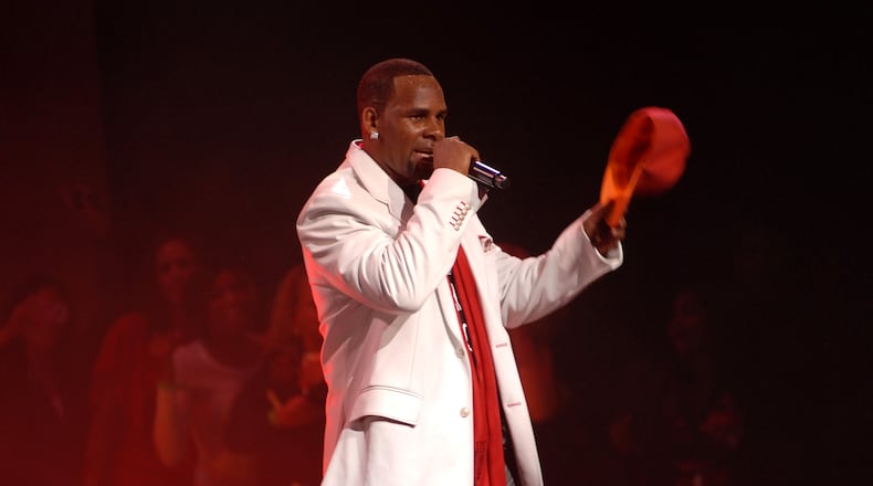 NEW YORK - OCTOBER 16: R. Kelly performs at Madison Square Garden on October 16, 2009 in New York City. (Photo by Michael N. Todaro/Getty Images)
