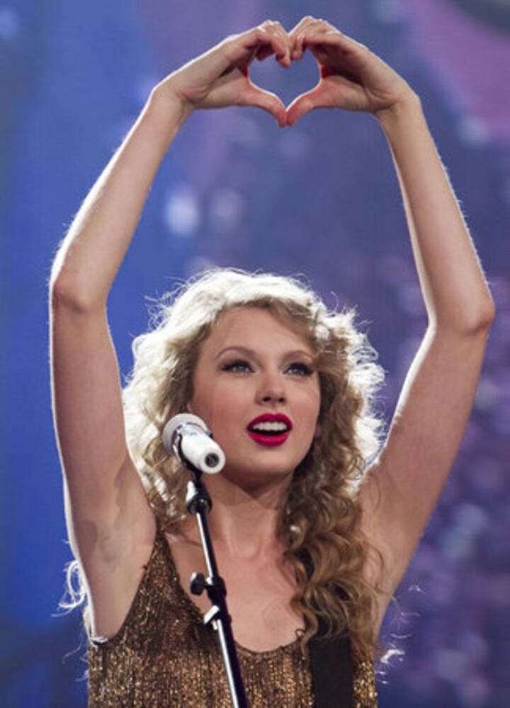 Taylor Swift kicks off North American tour