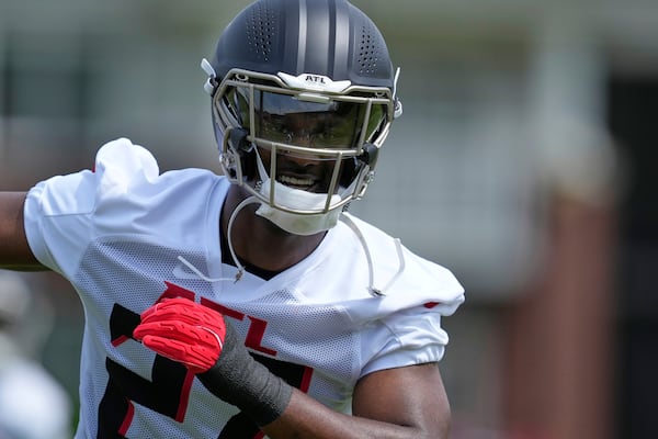 Atlanta Falcons edge rusher James Pearce Jr.,(27) runs drills during the NFL football team's rookie minicamp, Friday, May 9, 2025, in Flowery Branch, Ga. (AP Photo/Brynn Anderson)