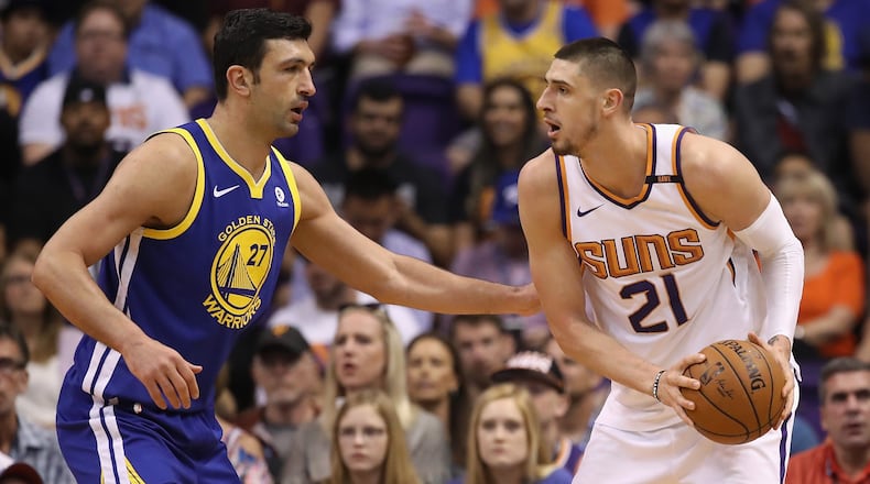 PHOENIX, AZ - APRIL 08: Alex Len #21 of the Phoenix Suns looks to pass around Zaza Pachulia #27 of the Golden State Warriors during the first half of the NBA game at Talking Stick Resort Arena on April 8, 2018 in Phoenix, Arizona. NOTE TO USER: User expressly acknowledges and agrees that, by downloading and or using this photograph, User is consenting to the terms and conditions of the Getty Images License Agreement. (Photo by Christian Petersen/Getty Images)