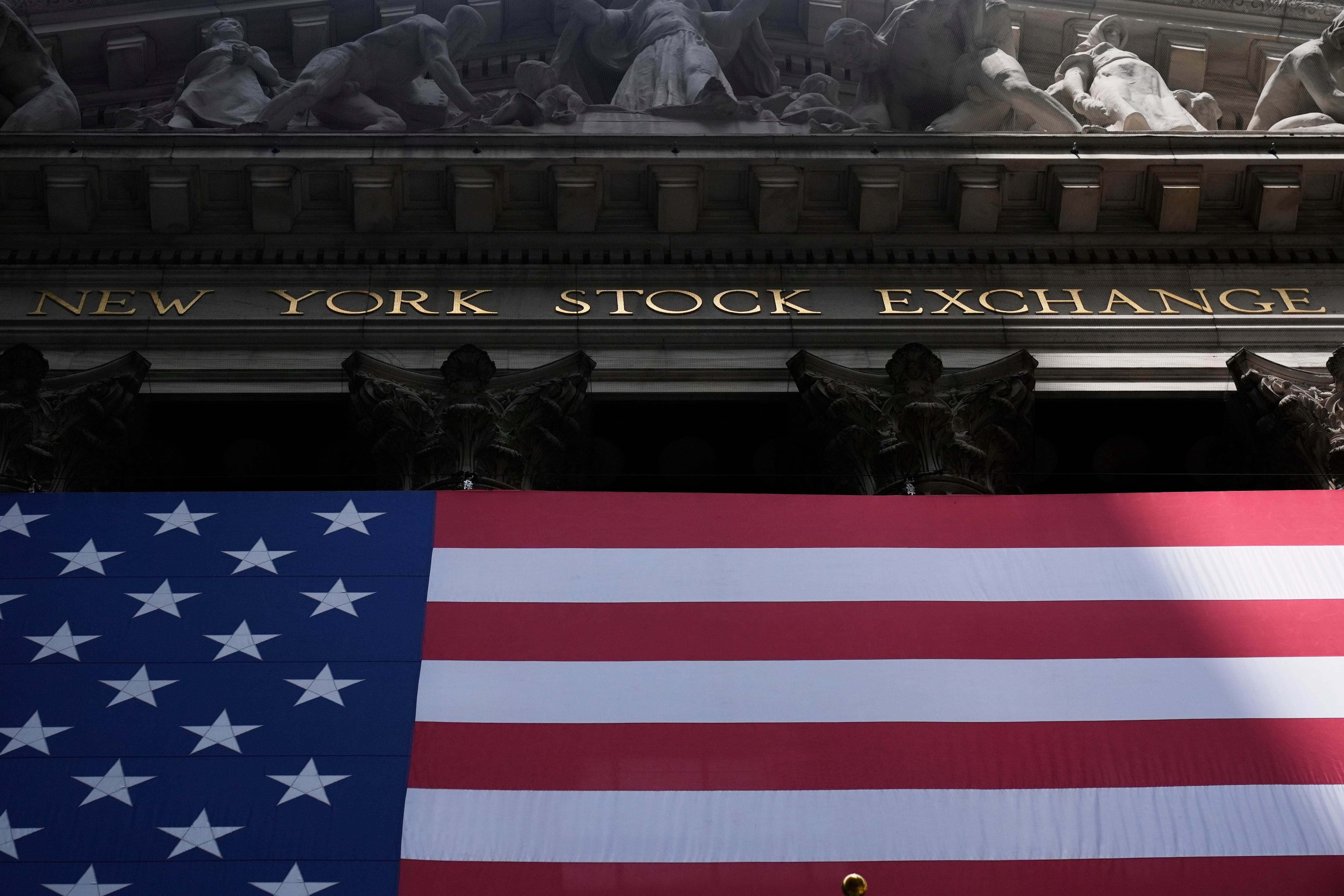 Wall Street hovers near all-time highs with solid performances from top-tier companies