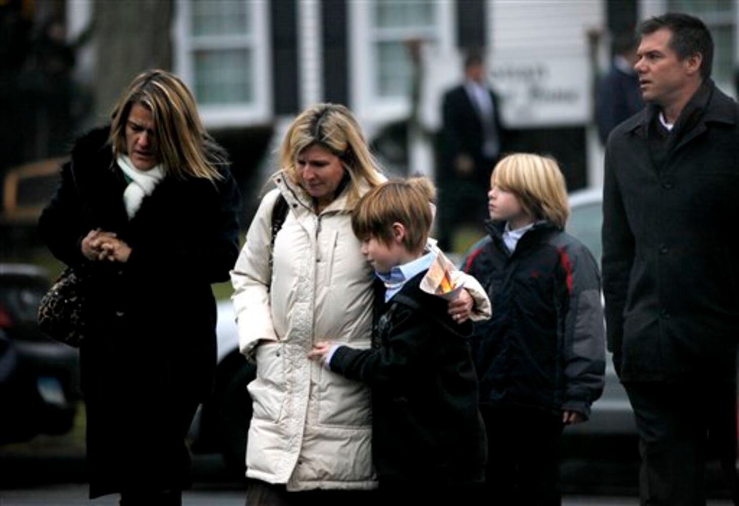 Newtown holds the first funerals for the victims