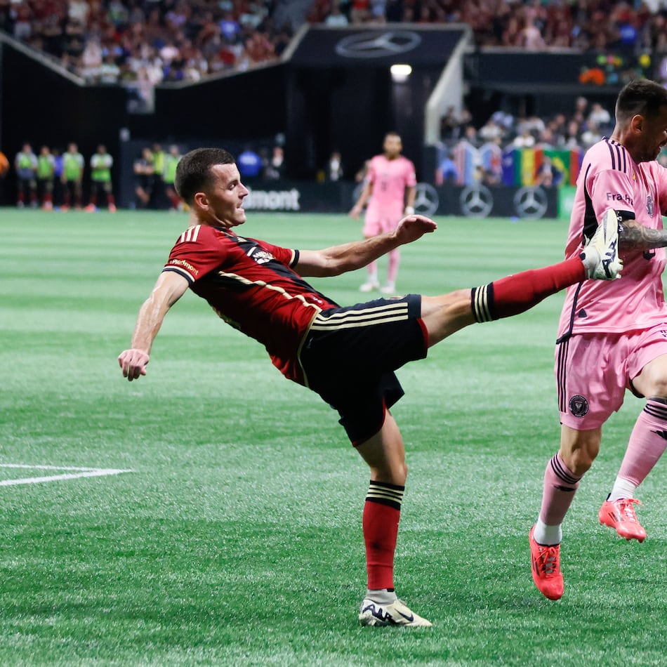 Atlanta United defender Brooks Lennon (11) rejects the ball away from Inter Miami forward Lionel Messi (10) during the second half at Mercedez Bens-Stadium. on Wednesday, September 18, 2024, in Atlanta.
(Miguel Martinez/ AJC)