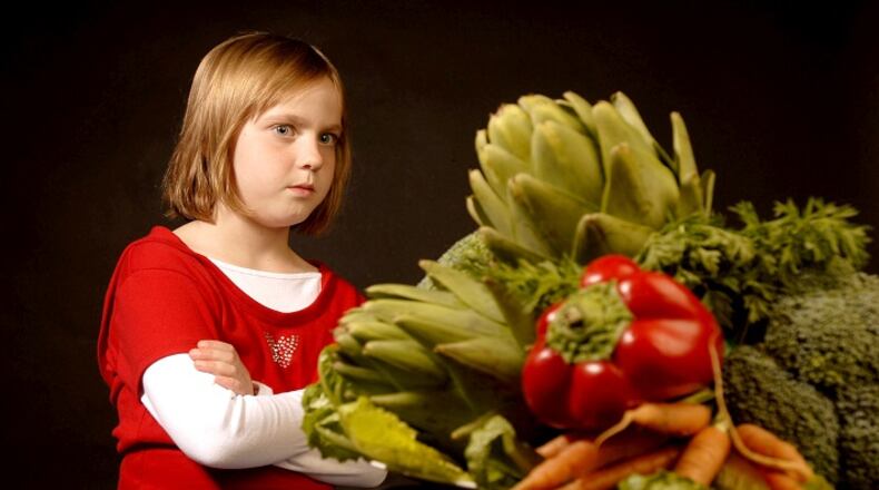 Sheridan Todd, 6, stares down a plate of vegetables in Walnut Creek, California on Wednesday, November 2, 2007. (Kristopher Skinner/Contra Costa Times/MCT)