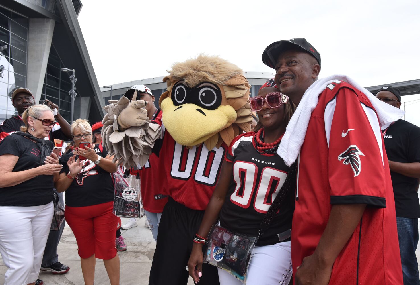 Photos: The scene at the Falcons’ new Mercedes-Benz Stadium